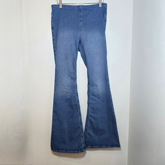 Free People Penny Pull-On Flare Jeans Size 30 Blue Stretch Boho Bell Bottom - Picture 2 of 9